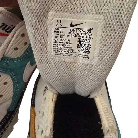 Nike Kids White and Multicolor Sneakers - Picture 4 of 4